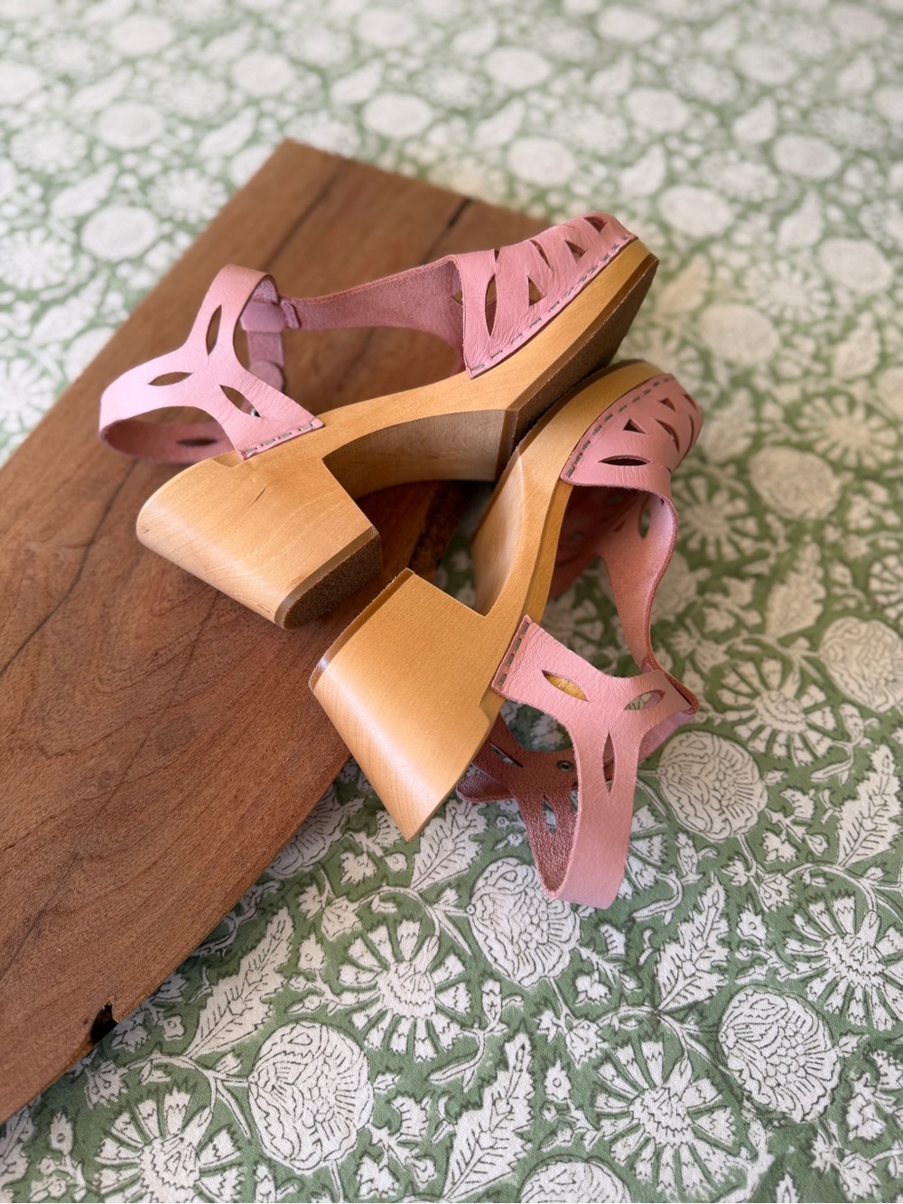 Swedish Hasbeens Pink Floral Cutout T-Strap Sandals - Picture 4 of 4